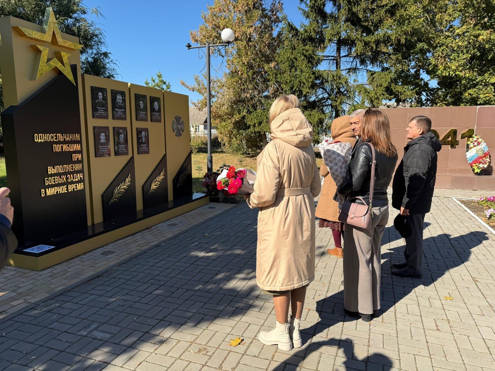 Акция«Возложение цветов» ко дню воссоединения Донбасса с РФ.